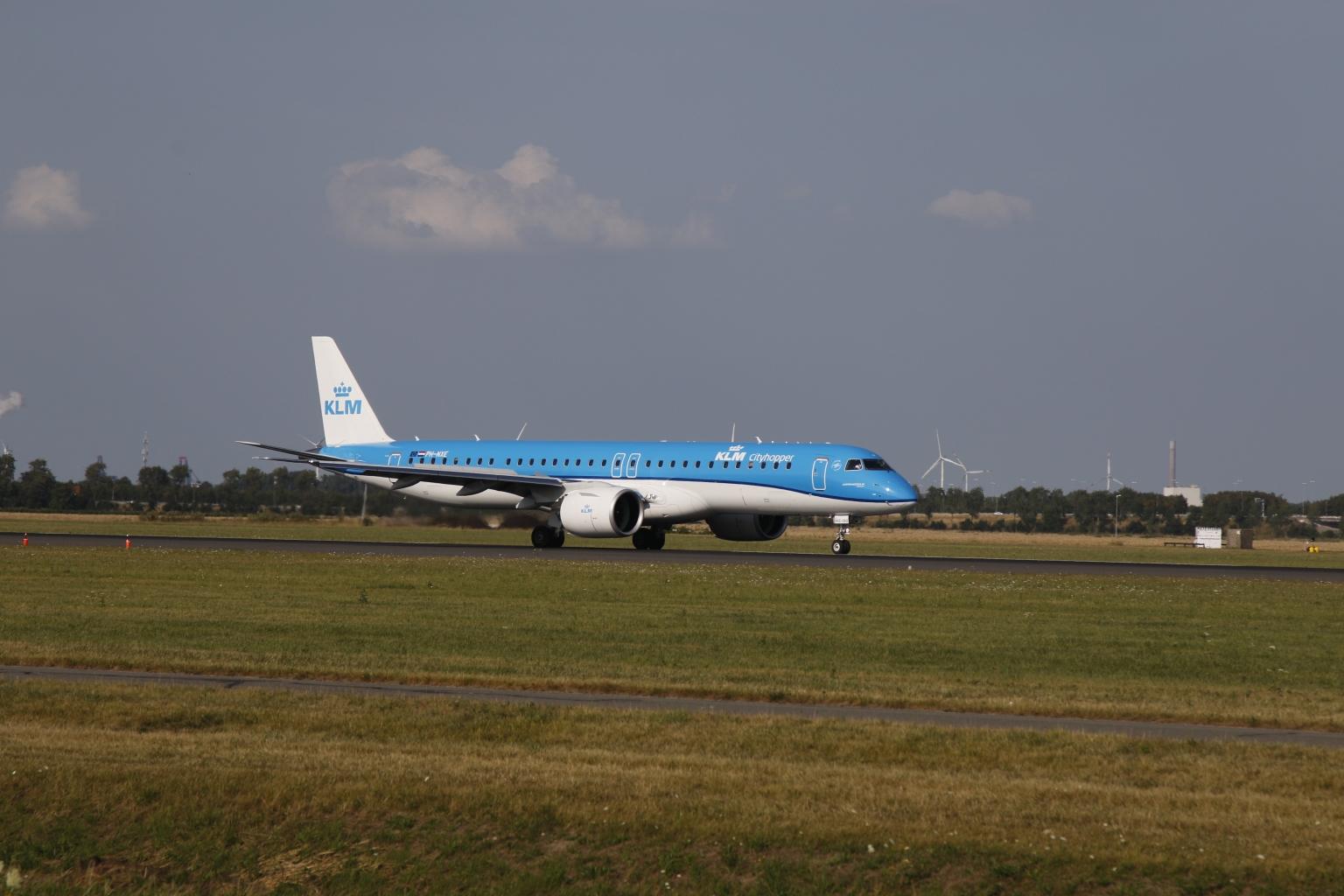 Preview Royal Dutch Airlines KLM PH-NXE - Embraer E195-E2.JPG